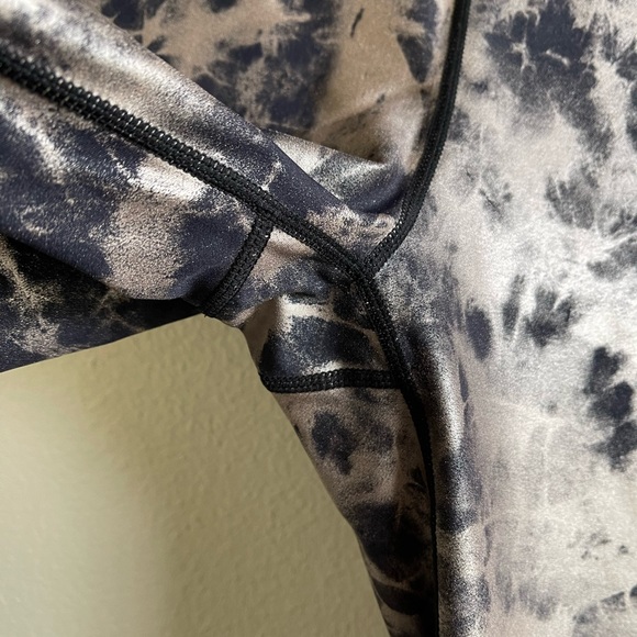 Savvi Metallic Print Athletic Leggings - Picture 6 of 10